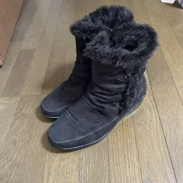 퍼 장식 블랙 스웨이드 스타일 부츠