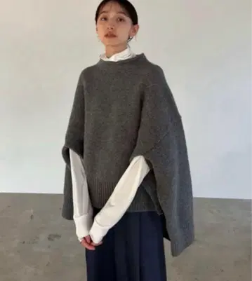 CLANE SIDE SLIT WIDE CAPE KNIT TOPS
