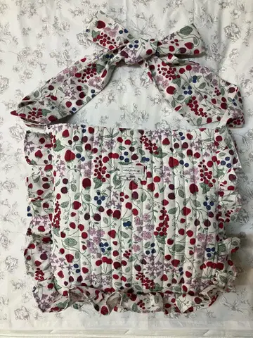 플라잉 타이거 딸기 무늬 프릴 토트백