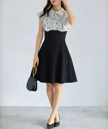 tocco closet 라인 플라워 도킹 미니 원피스
