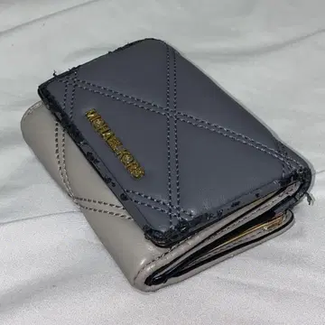 MICHAEL KORS 그레이 3단 폴더형 지갑