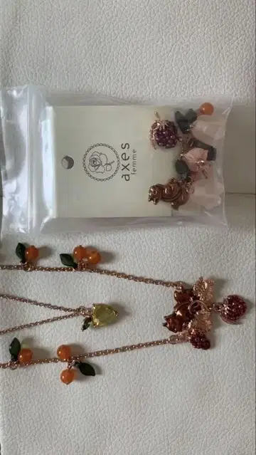 [ 미사용 새상품 ] 엑시즈팜 라 레코르트 리스 꽃 목걸이 & 귀찌