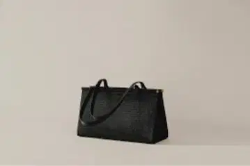 미사용 새상품 TOUT Y EST 투티에 Sac Parallele 블랙