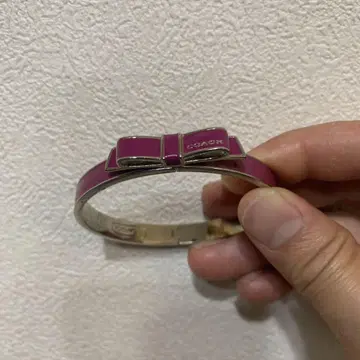 핑크 리본 모티브 뱅글
