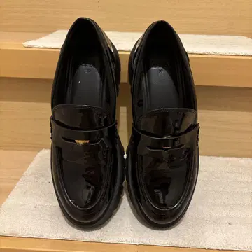 통굽 에나멜 로퍼 블랙 ZARA