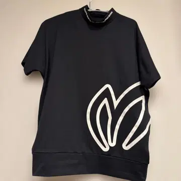 MASTER BUNNY EDITION 블랙 하이넥 셔츠