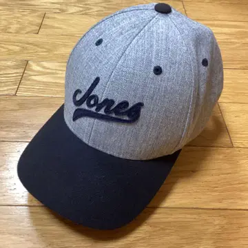 Jones 자수 로고 골프 캡