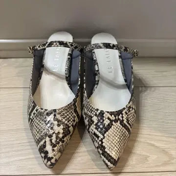 LE TALON 4.5cm 포인트 스트랩 뮬