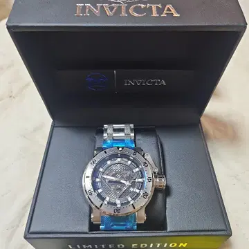 INVICTA 슈퍼맨 한정판 손목시계