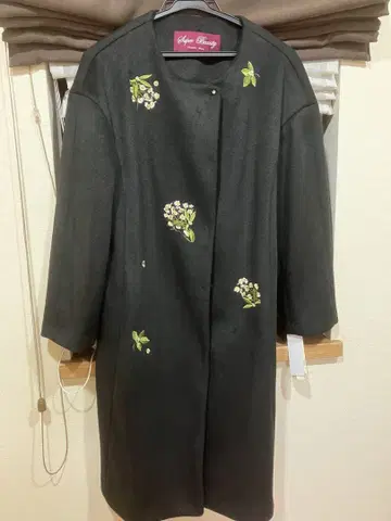 새상품 슈퍼뷰티 42 L 노카라 코트 블랙