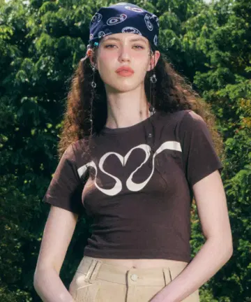 illigo 이리 t셔츠 Signature Heart Fit Crop