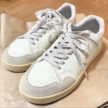 CONVERSE 화이트 가죽 스웨이드 스니커즈