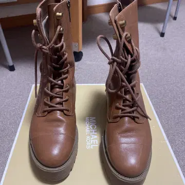 MICHAEL KORS 브라운 부츠