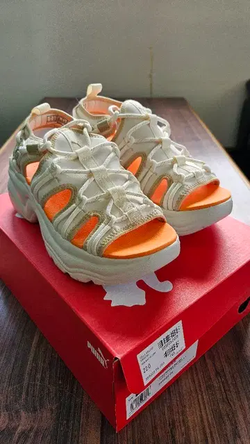 [ 가격 인하 ] PUMA 샌들 22cm