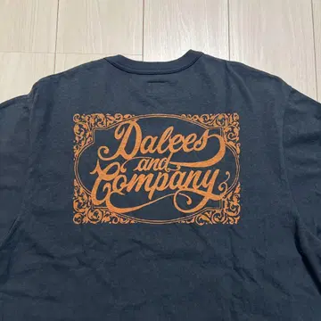 DALEE'S & CO 백프린트 T셔츠