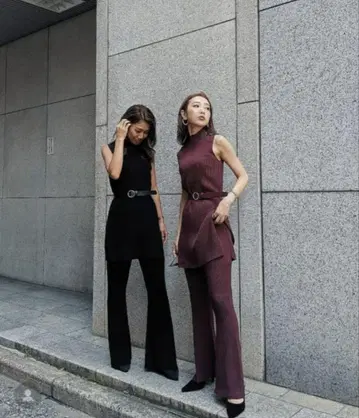 새상품급 리엔다 니트 슬리브리스 플레어 니트 팬츠 셋업