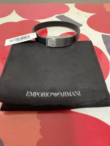 Emporio Armani EA 로고 블랙 팔찌