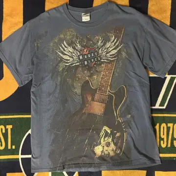 00's guitar graphic tee