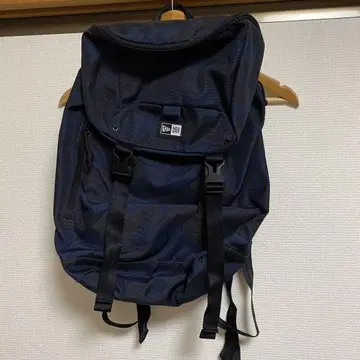 뉴에라 네이비 플랩식 백팩