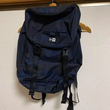 뉴에라 네이비 플랩식 백팩