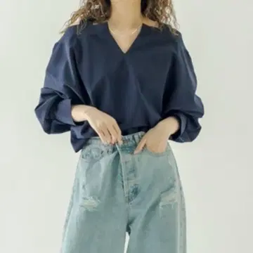 미스틱 레이어드 상의 네이비 F 오프숄더