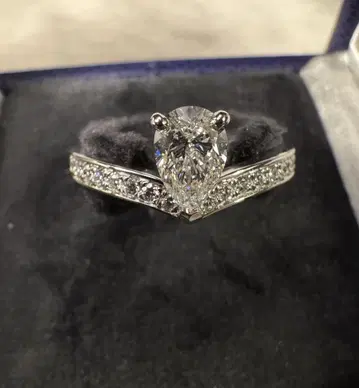 CHAUMET 조세핀 0.52ct E VVS1 EX 감정서 포함