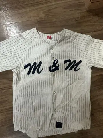 M &M 베이스볼 셔츠