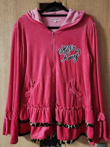 2010년 헬로키티 후드티와 숏팬츠 세트