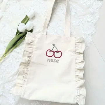 MUSE 체리 로고 프릴 토트백