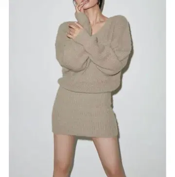 GYDA V넥 샤기 니트 미니 원피스 긴팔 베이지