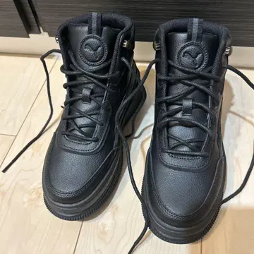 PUMA 블랙 하이컷 스니커즈
