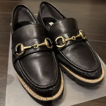 새상품급 다이애나 가죽 비트 로퍼 23.5cm 통굽 스터드 슬립온