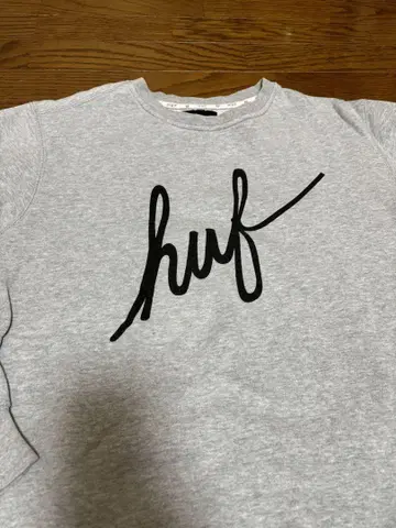 HUF 그레이 로고 프린트 맨투맨