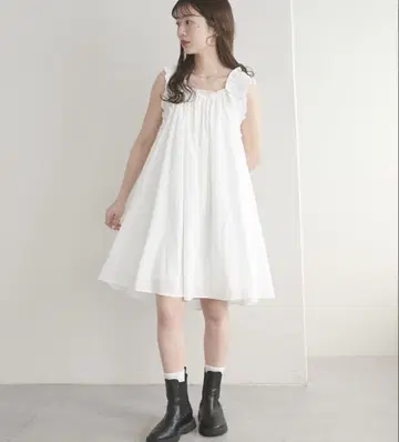 Discoat [ umm. ] 어깨 프릴 미니 원피스
