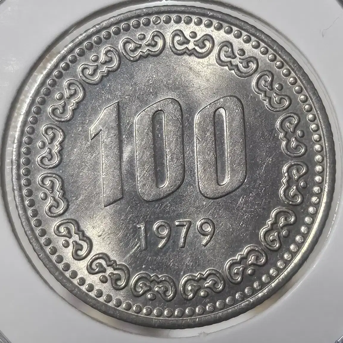 Korean Coin] 1979 100 Zuu Uncirculated Coin #1979년,#100주,#미사용,#한국주화 on  Bunjang Global Site.