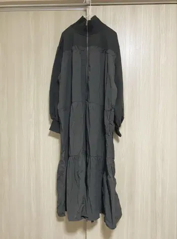 폴쿠시 하프 지퍼 티어드 원피스 흑먹색