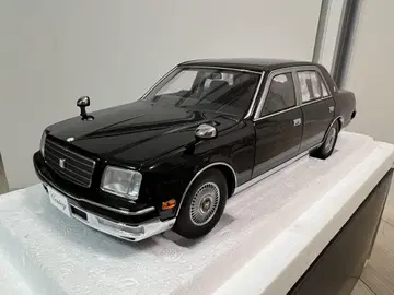 Almost Real 1/18 도요타 센추리 1997