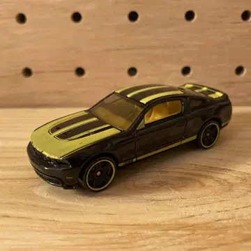 Hot Wheels 2010 Ford Mustang GT