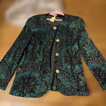 노카라 자켓 청록색과 보라색 자수