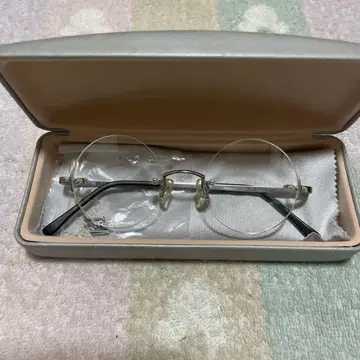 테니스의 왕자님 오시타리 유시 모델 더 안경