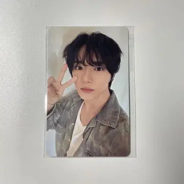 TXT together withmuu 범규 럭키드로우 트레이딩 카드