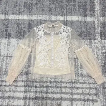 아이보리 레이스 자수 하이넥 블라우스
