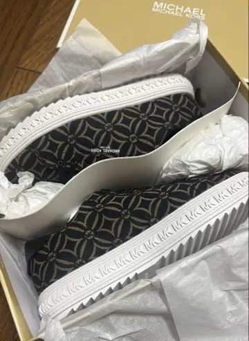 새상품 MICHAEL KORS 마이클코어스 GROVE 레이스업 스니커즈
