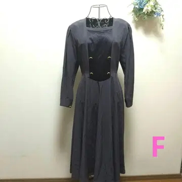 다크 퍼플 긴팔 A라인 원피스 엠블럼 a0111