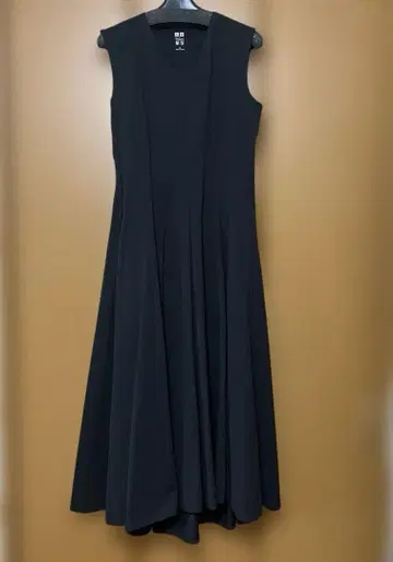 새상품 유니클로 x theory 울트라 스트레치 플레어 롱 원피스 M