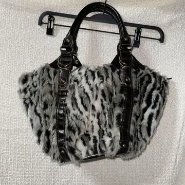 헤이세이 갸루 Y2K 그런지 d.i.a. 계열 제브라 퍼 백