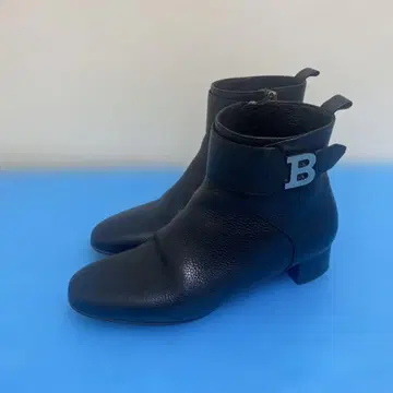 [ 새상품급 중고 ] BALLY 숏부츠 B 로고 포함 블랙 22cm