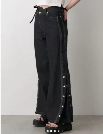 DENIM LINE SLIT PANTS
