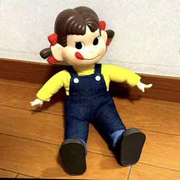 후지야 앉아있는 페코짱 데님 의상 페코 DENIMPEKO 인형 피규어