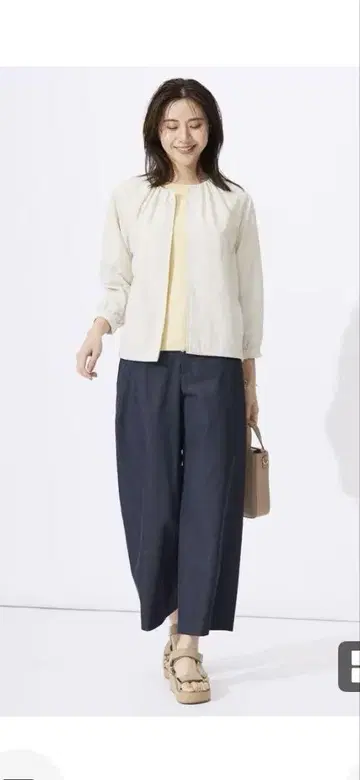 크림색 노카라 자켓